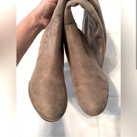 Liz Claiborne Boots - Picture 3 of 5